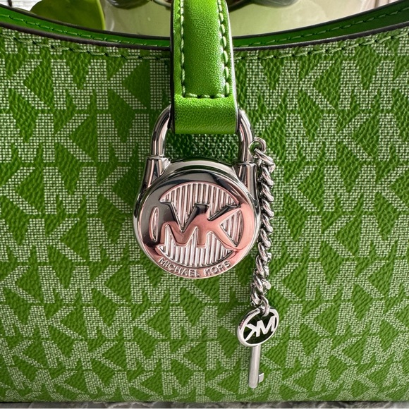MK Monogram Shoulder Bag NWT  jungle green magnetic closure MK key charm - Picture 3 of 10